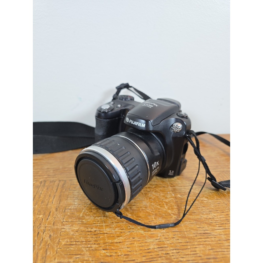 Fujifilm FinePix S Series S5200 5.1MP Digital Camera WORKS W/ Strap & Lens Cap